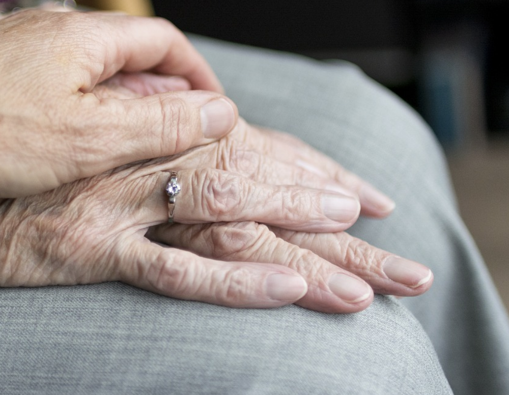 Eutanasia per over 75 in Olanda, a caccia dei più fragili 1